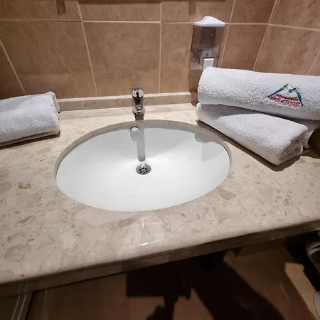2405 Cosy Mountain View - 100mbps Wifi 반스코
